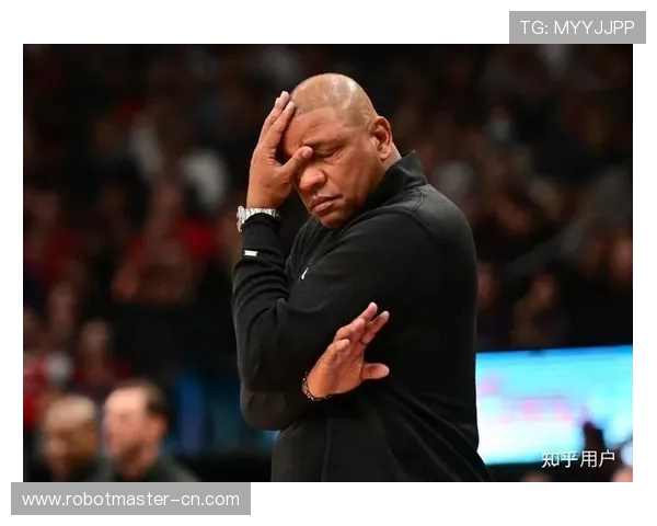 字母哥赛后愤怒撕球衣雄鹿惨败引发更衣室激烈冲突