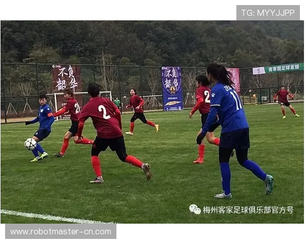 梅州客家与湖南湘涛的激烈对决展现足球魅力与团队精神的巅峰对抗 梅州客家与湖南湘涛的激烈对决展现足球魅力与团队精神的巅峰对抗