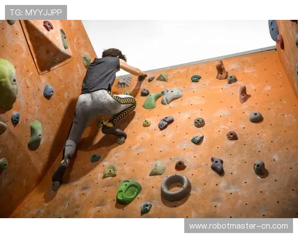 李强的攀岩之路：从初学者到巅峰的心路历程与挑战